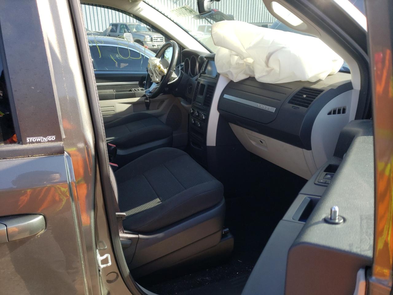 Photo 5 from auction – 2010 DODGE GRAND CARA with VIN 2D4RN4DE7AR378879