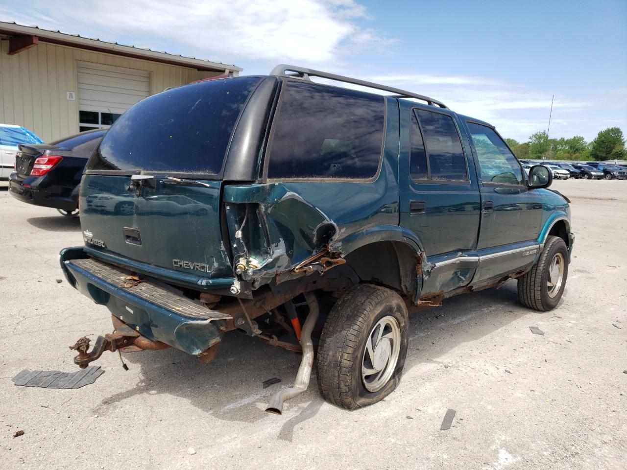 Photo 4 from auction – 1997 CHEVROLET BLAZER with VIN 1GNDT13W5V2203886
