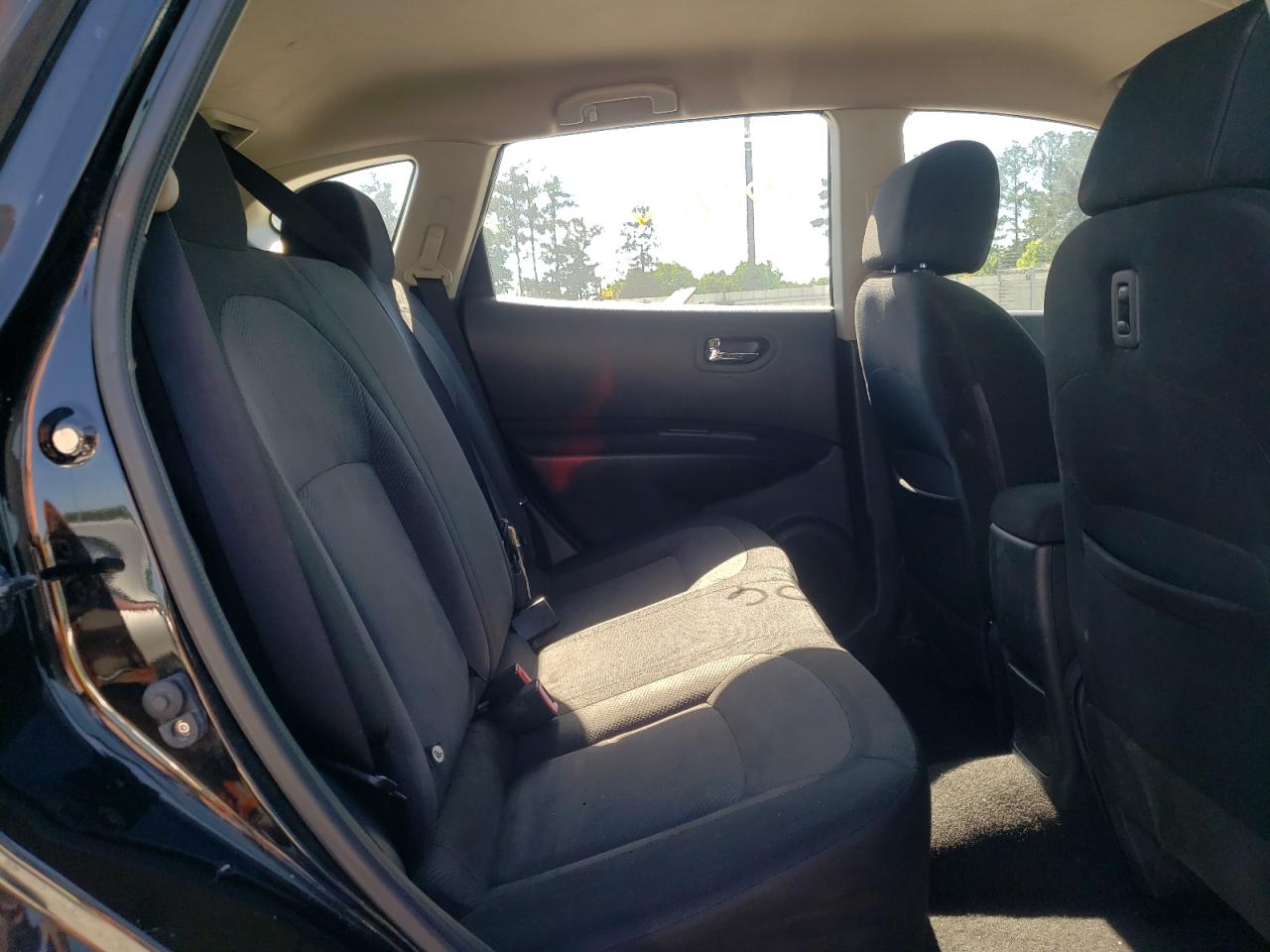 Photo 6 from auction – 2011 NISSAN ROGUE S with VIN JN8AS5MT5BW565624