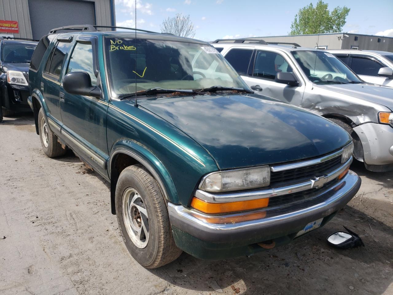 CHEVROLET TRAILBLAZE 1998 with VIN 1GNDT13W2W2242016 - Photo from auction