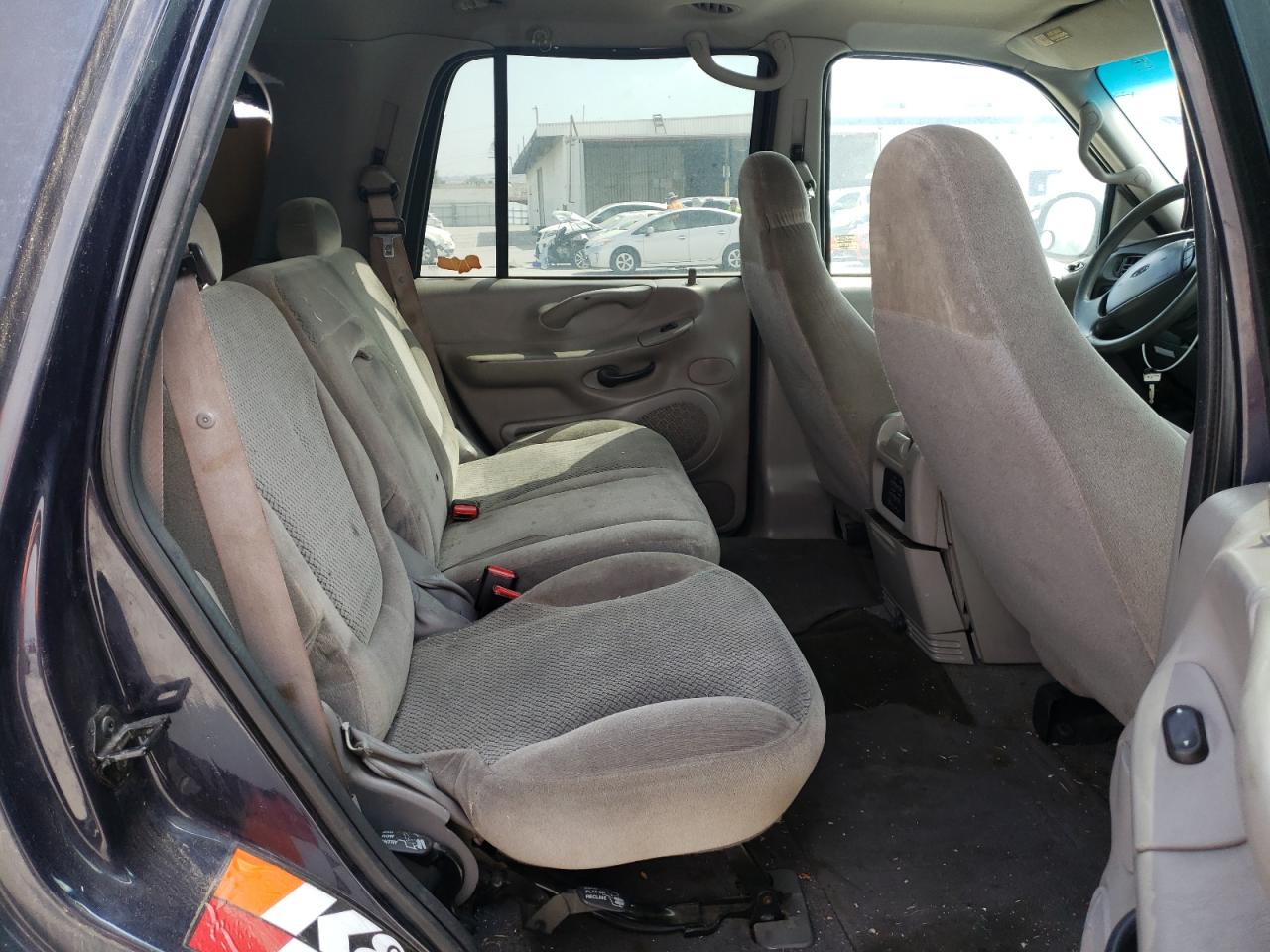 Photo 6 from auction – 2000 FORD EXPEDITION with VIN 1FMRU156XYLC17558