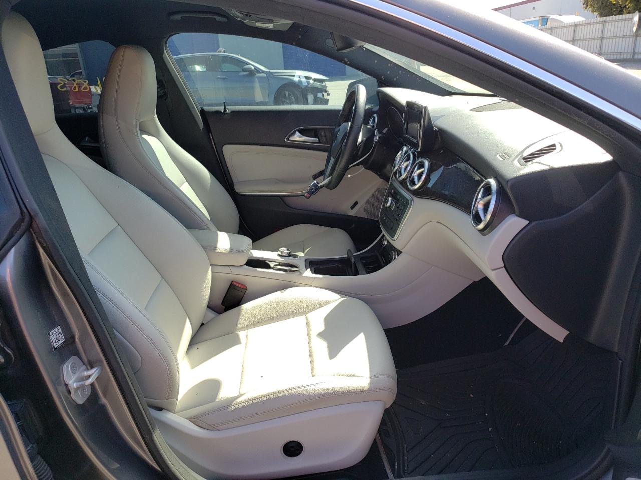 Photo 5 from auction – 2014 MERCEDES-BENZ CLA 250 with VIN WDDSJ4EB7EN156933