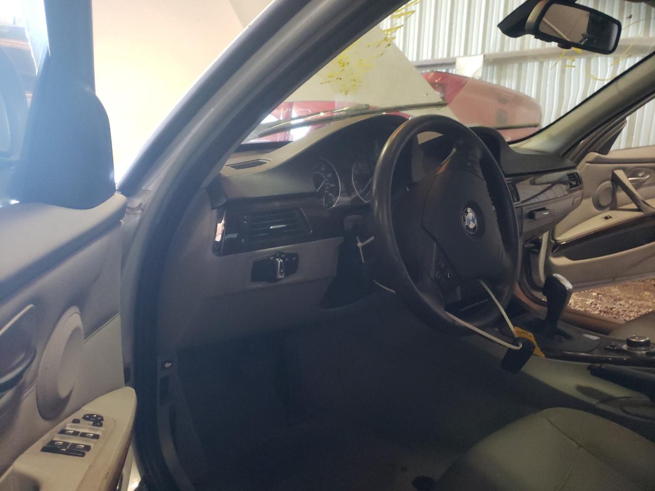 Photo 9 from auction – 2011 BMW 328 I with VIN WBAPH7G58BNM56655
