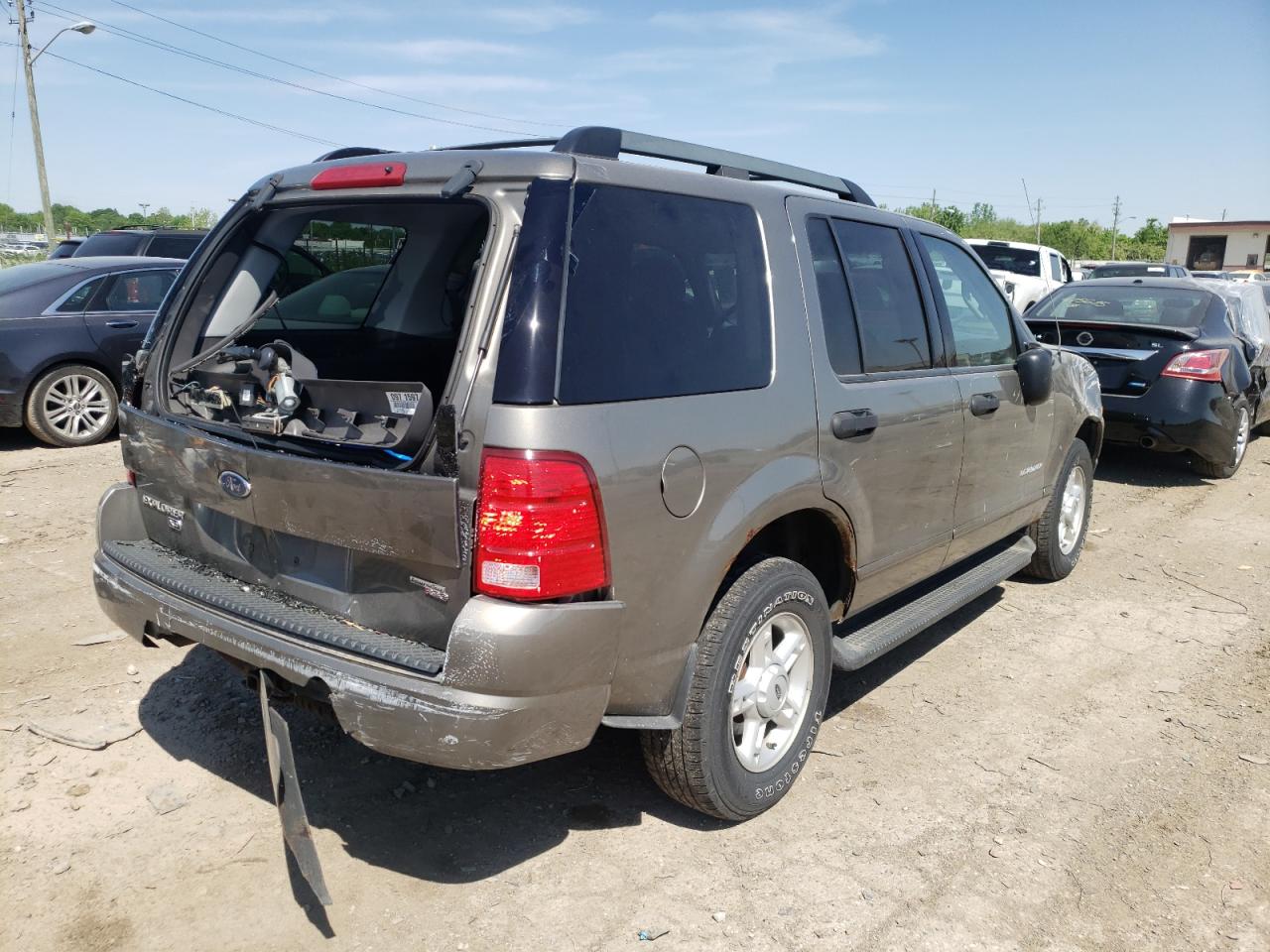 Photo 4 from auction – 2005 FORD EXPLORER S with VIN 1FMZU73K05ZA64197