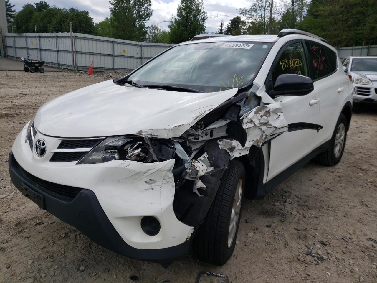 Photo 2 from auction – 2015 TOYOTA RAV4 LE with VIN JTMBFREV1FD143671
