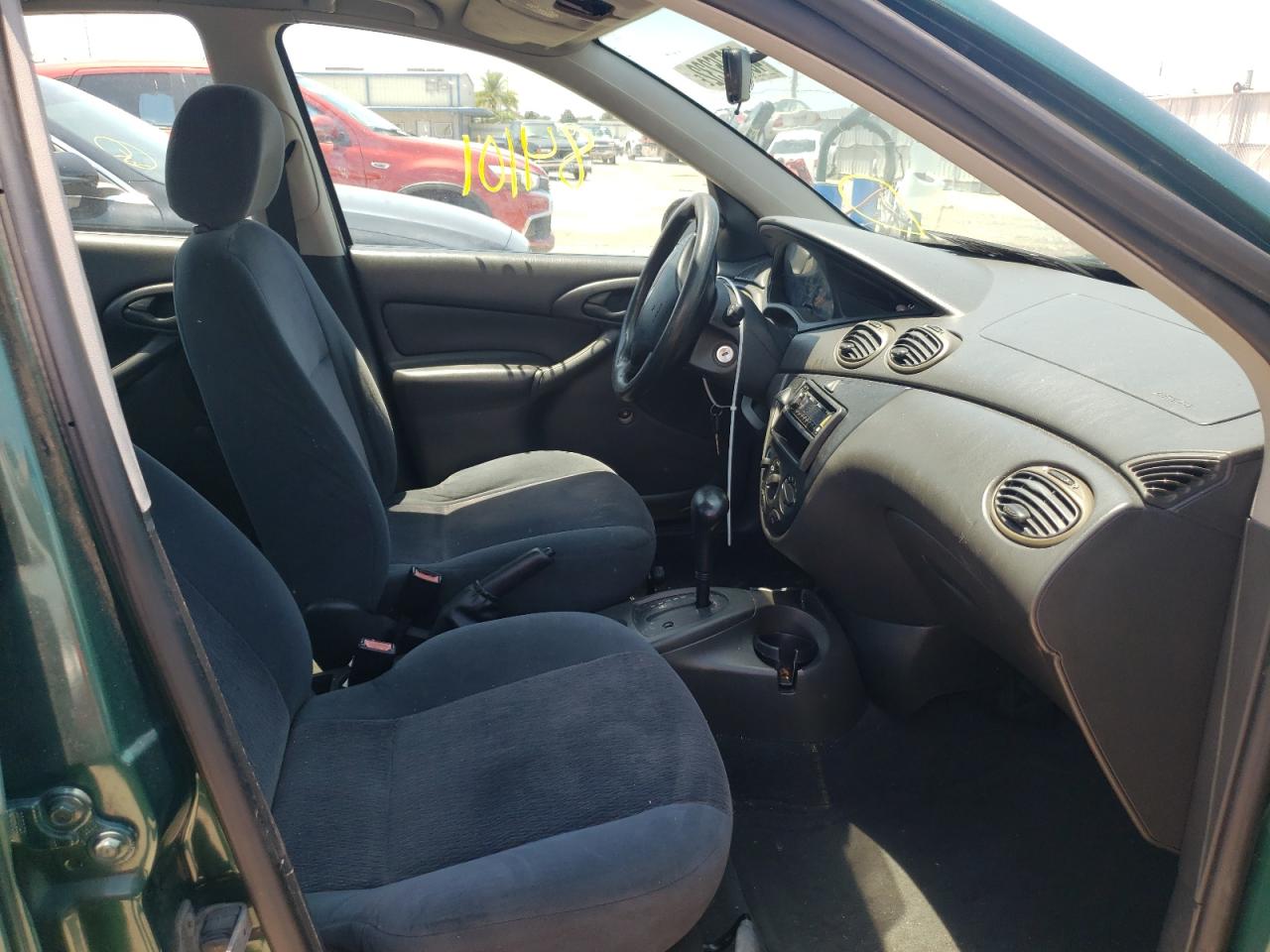 Photo 18 from auction – 2001 FORD FOCUS LX with VIN 1FAFP33PX1W198834