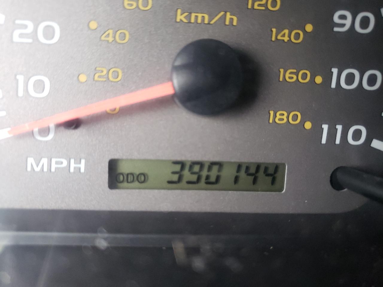 Zdjęcie 8 z aukcji – 2003 TOYOTA SEQUOIA SR z VIN 5TDZT34A13S178729