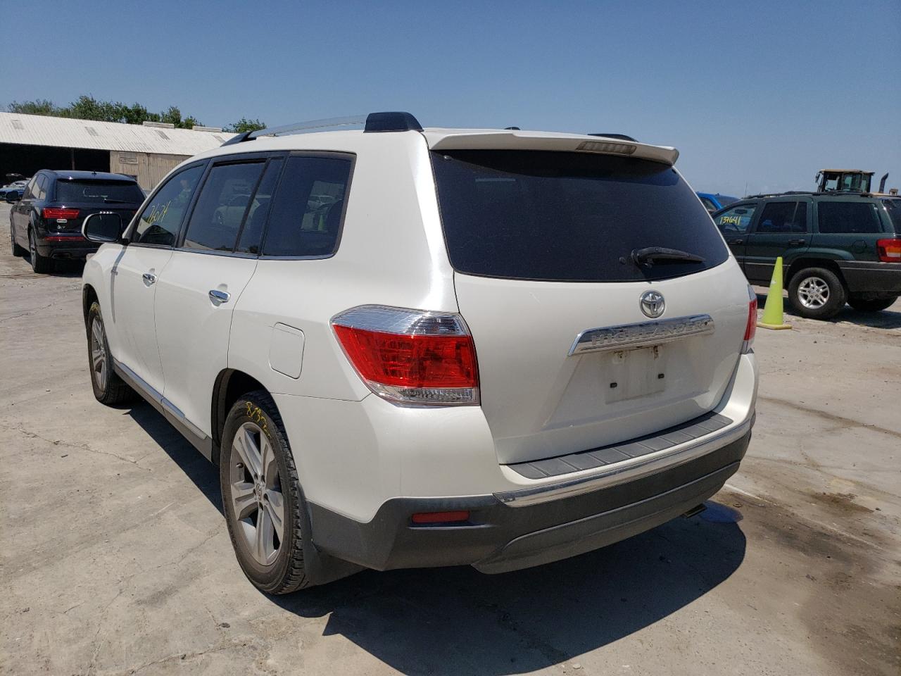 Photo 3 from auction – 2011 TOYOTA HIGHLANDER with VIN 5TDYK3EH3BS049206