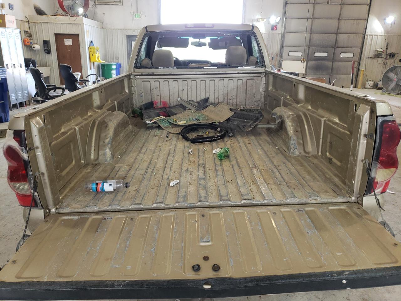 Photo 6 from auction – 2004 CHEVROLET SILVERADO with VIN 1GCHK24U84E124113
