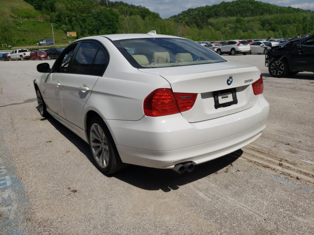 Photo 3 from auction – 2011 BMW 328 XI with VIN WBAPK7G55BNN69402
