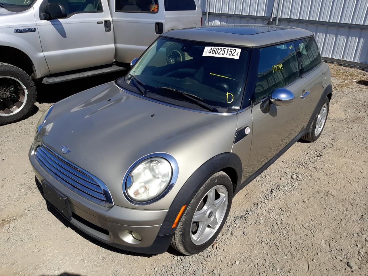 Photo 2 from auction – 2007 MINI COOPER with VIN WMWMF33557TT55759