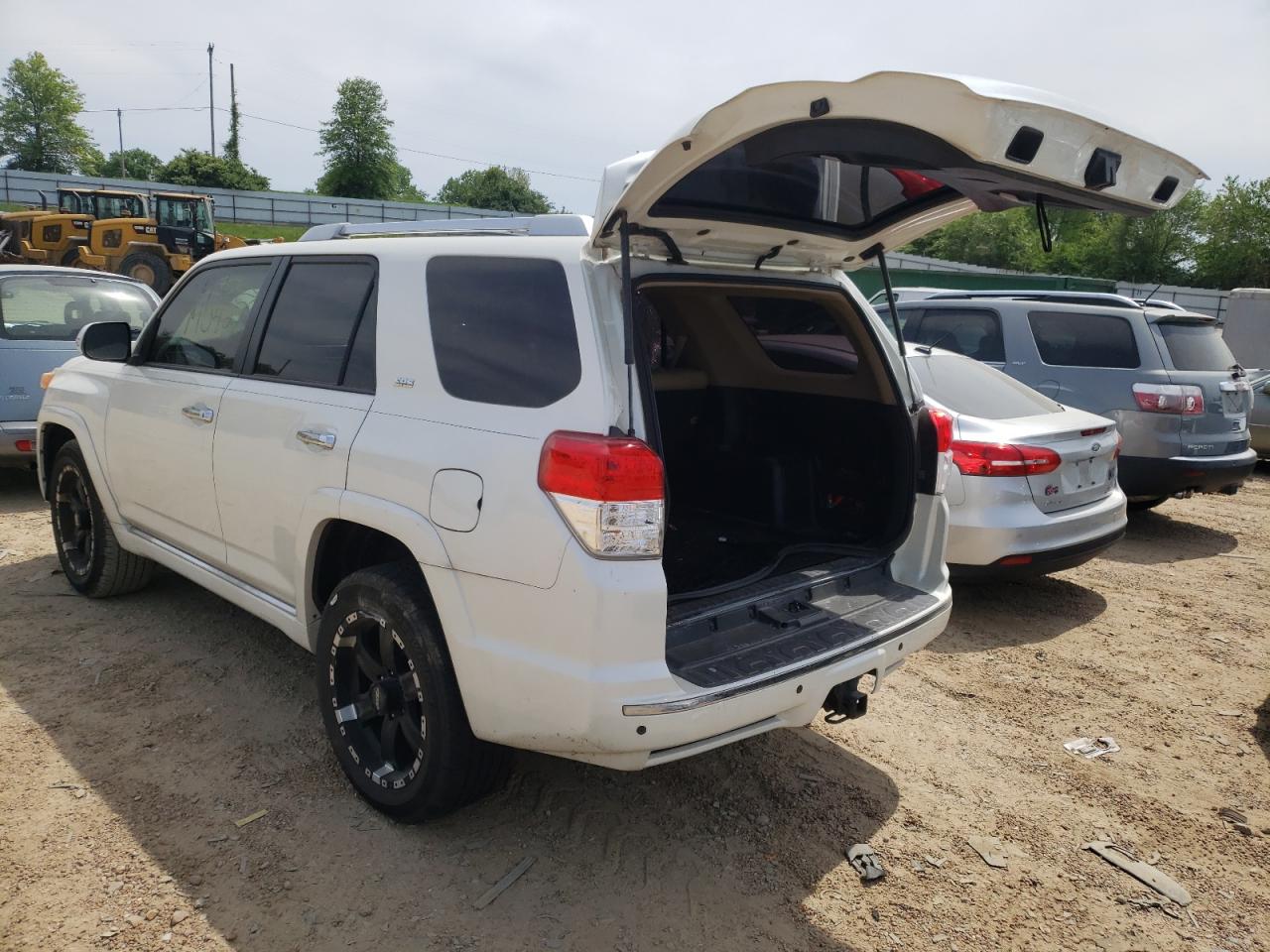 Photo 3 from auction – 2013 TOYOTA 4RUNNER SR with VIN JTEZU5JR5D5051536