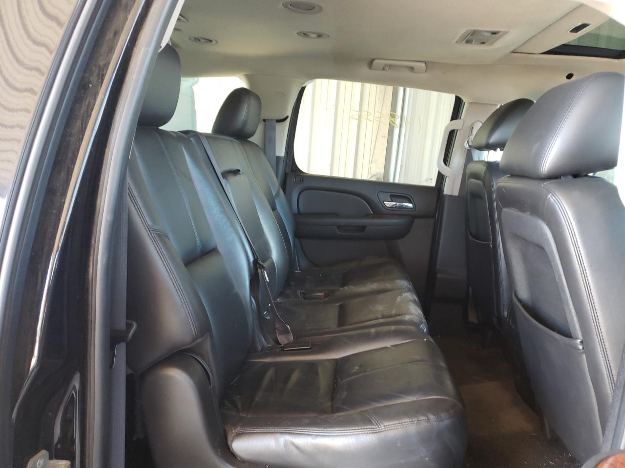 Photo 6 from auction – 2011 CHEVROLET SUBURBAN K with VIN 1GNSKJE35BR192145