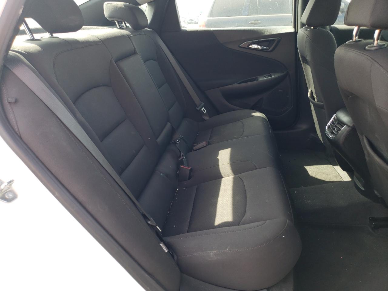 Photo 6 from auction – 2020 CHEVROLET MALIBU LT with VIN 1G1ZD5ST2LF092920