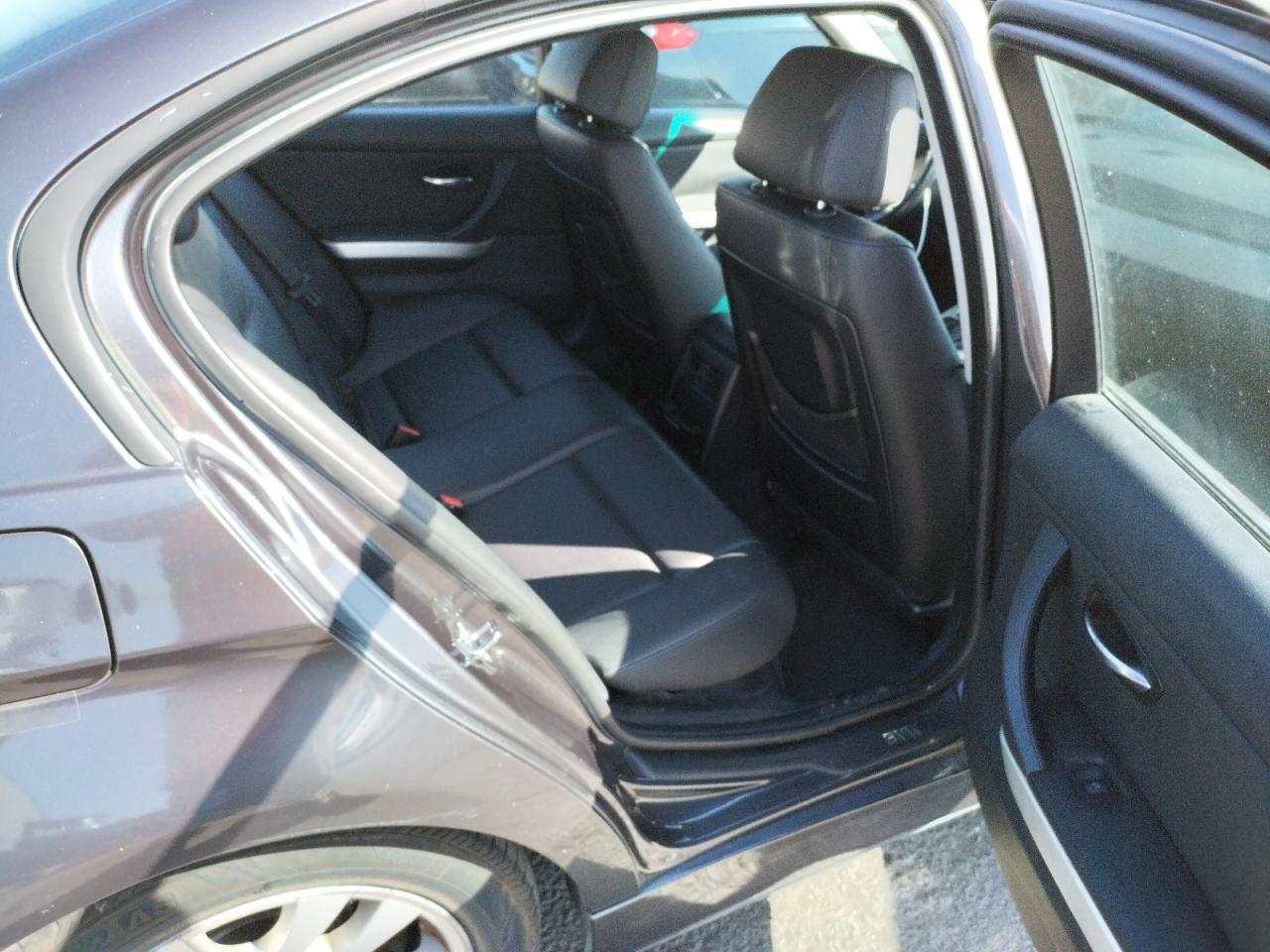 Photo 6 from auction – 2006 BMW 325 I with VIN WBAVB13546K001305