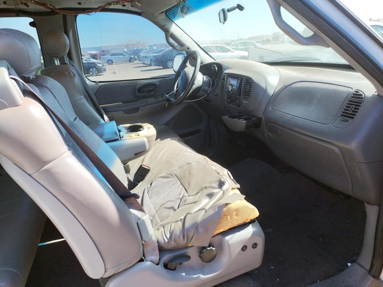 Photo 5 from auction – 2002 FORD F150 with VIN 1FTRX17W02KA57809