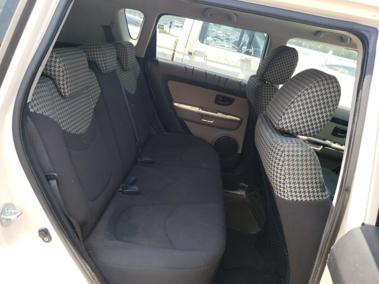 Photo 6 from auction – 2010 KIA SOUL + with VIN KNDJT2A26A7050739