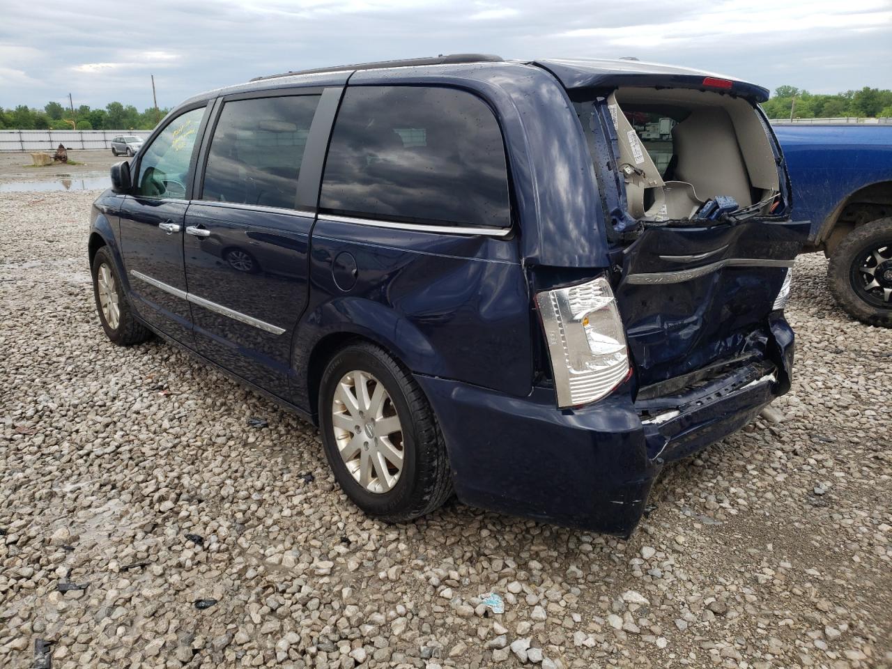 Photo 3 from auction – 2015 CHRYSLER TOWN & COU with VIN 2C4RC1BG4FR574114