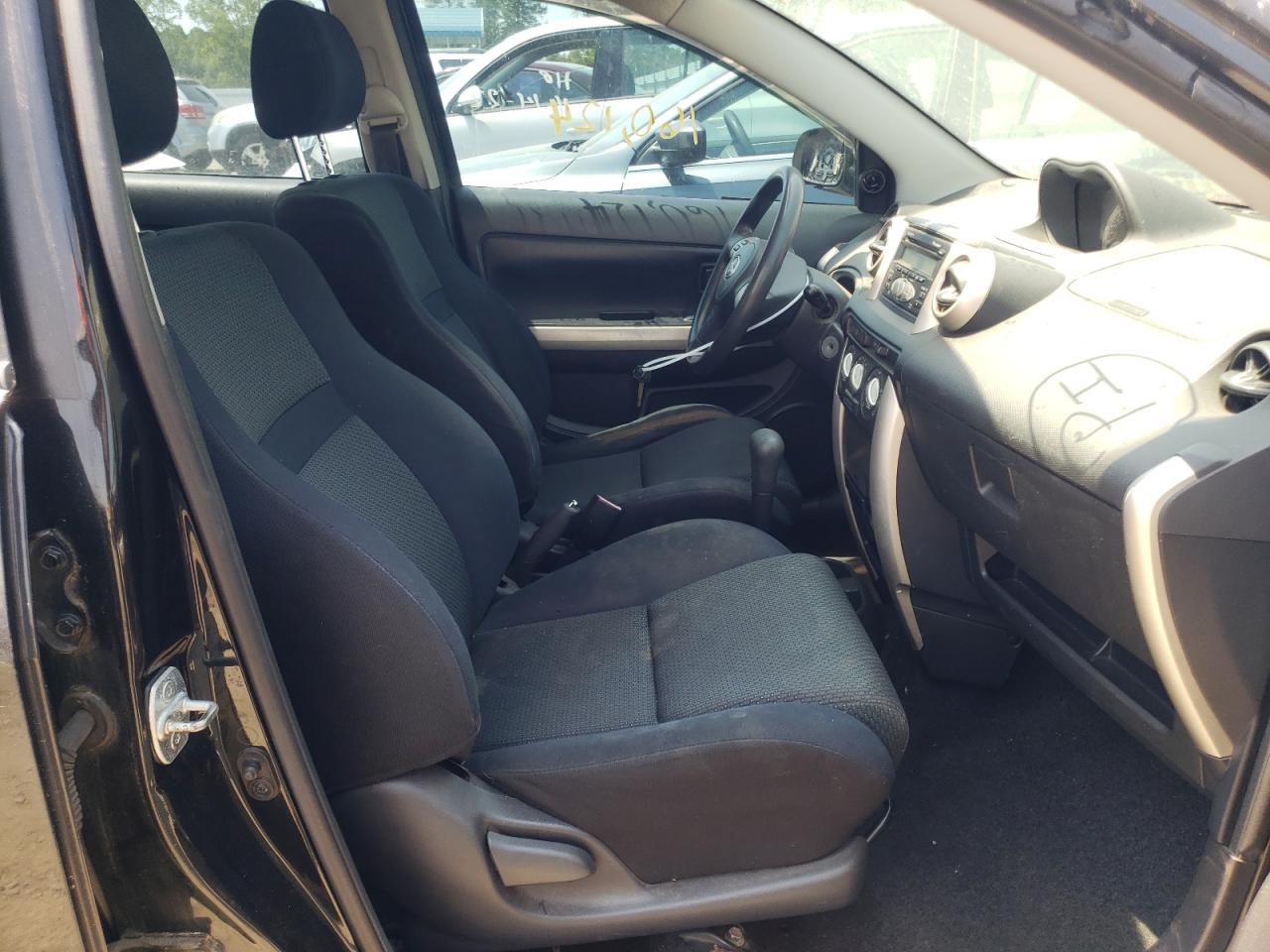 Photo 5 from auction – 2006 TOYOTA SCION XA with VIN JTKKT624760171025
