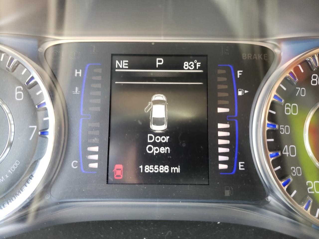 Photo 8 from auction – 2015 CHRYSLER 200 LIMITE with VIN 1C3CCCAB5FN686106