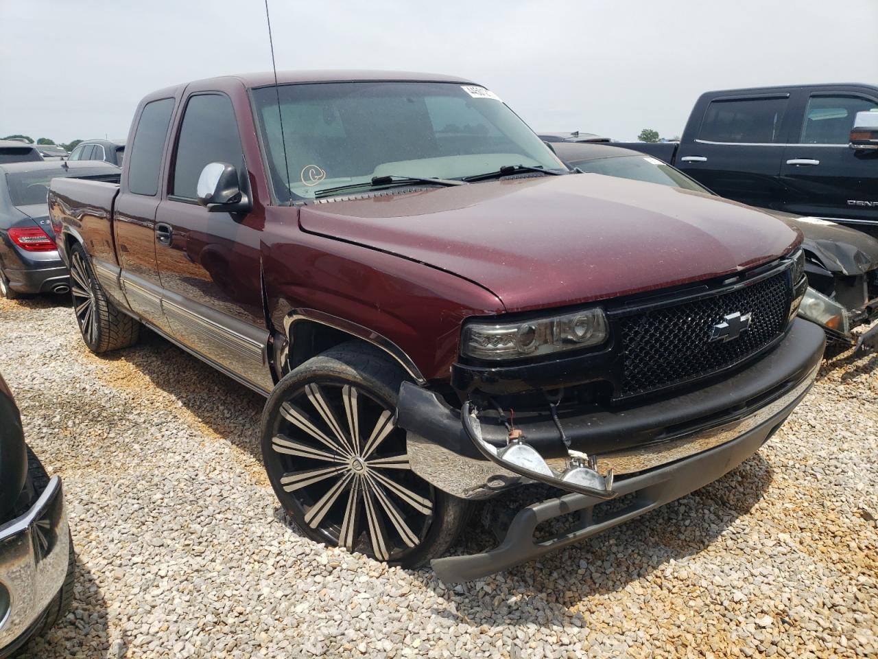 CHEVROLET SILVERADO 2000 with VIN 2GCEC19T3Y1280674 - Photo from auction