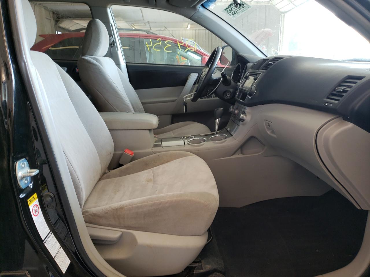 Photo 5 from auction – 2013 TOYOTA HIGHLANDER with VIN 5TDBK3EH8DS242928