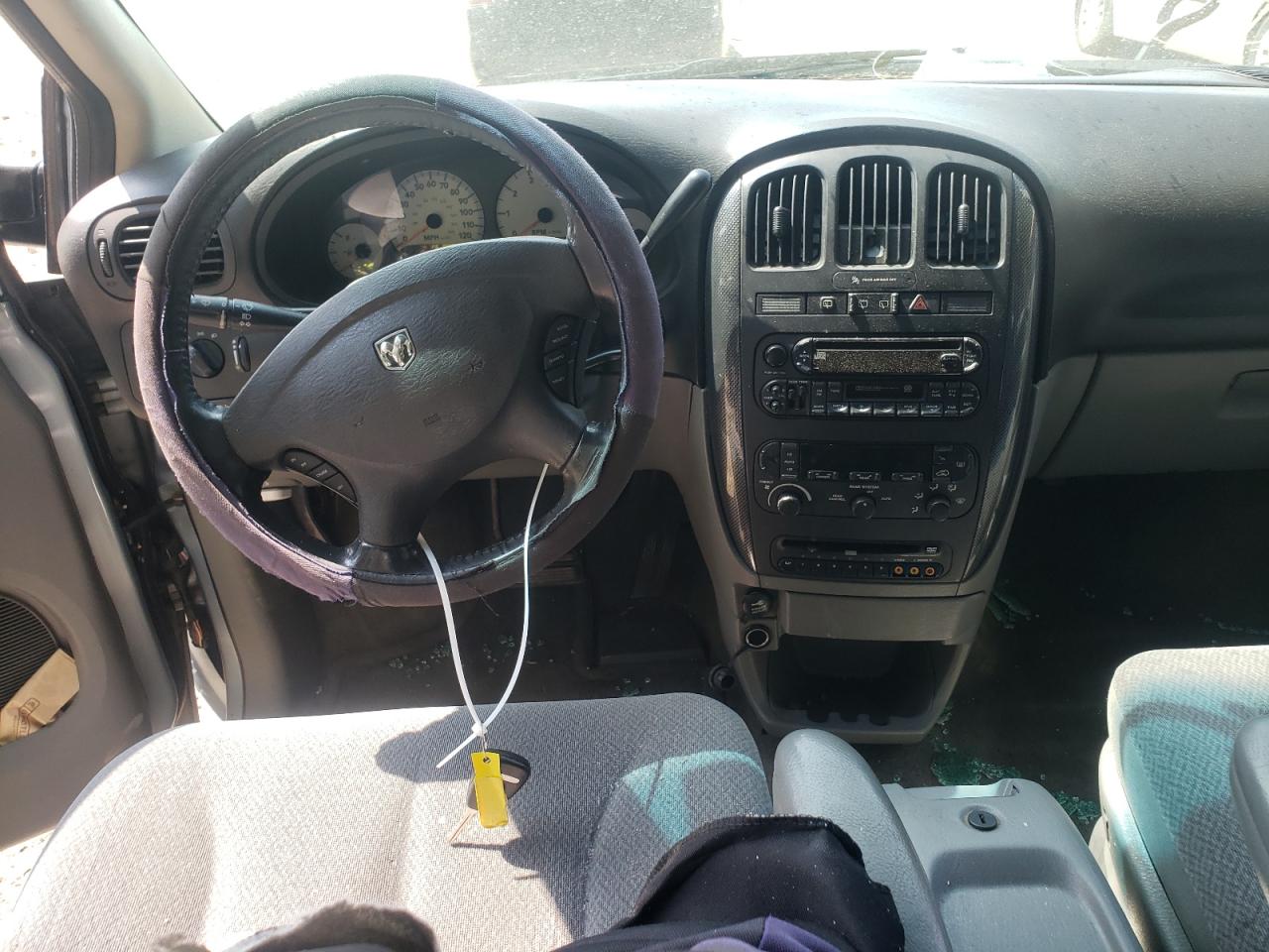 Photo 9 from auction – 2005 DODGE GRAND CARA with VIN 2D4GP44L55R248380