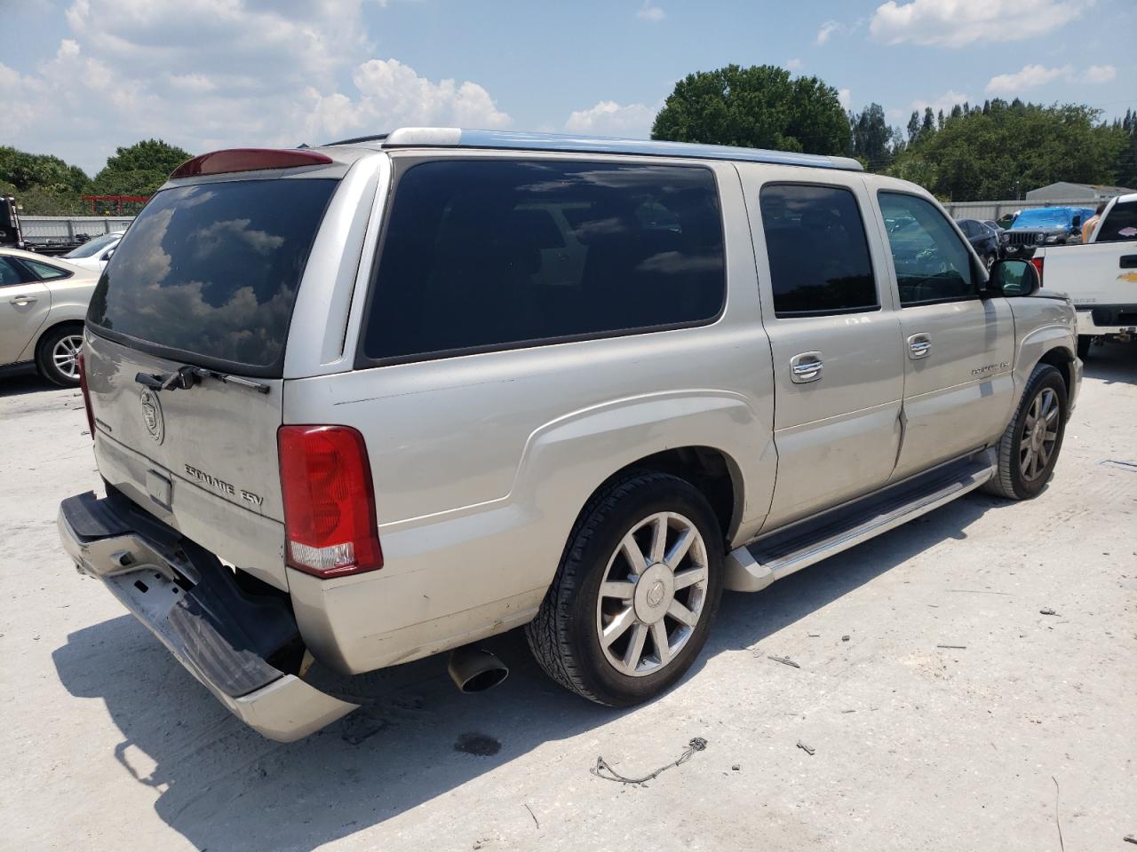 Photo 4 from auction – 2004 CADILLAC ESCALADE E with VIN 3GYFK66N74G320440