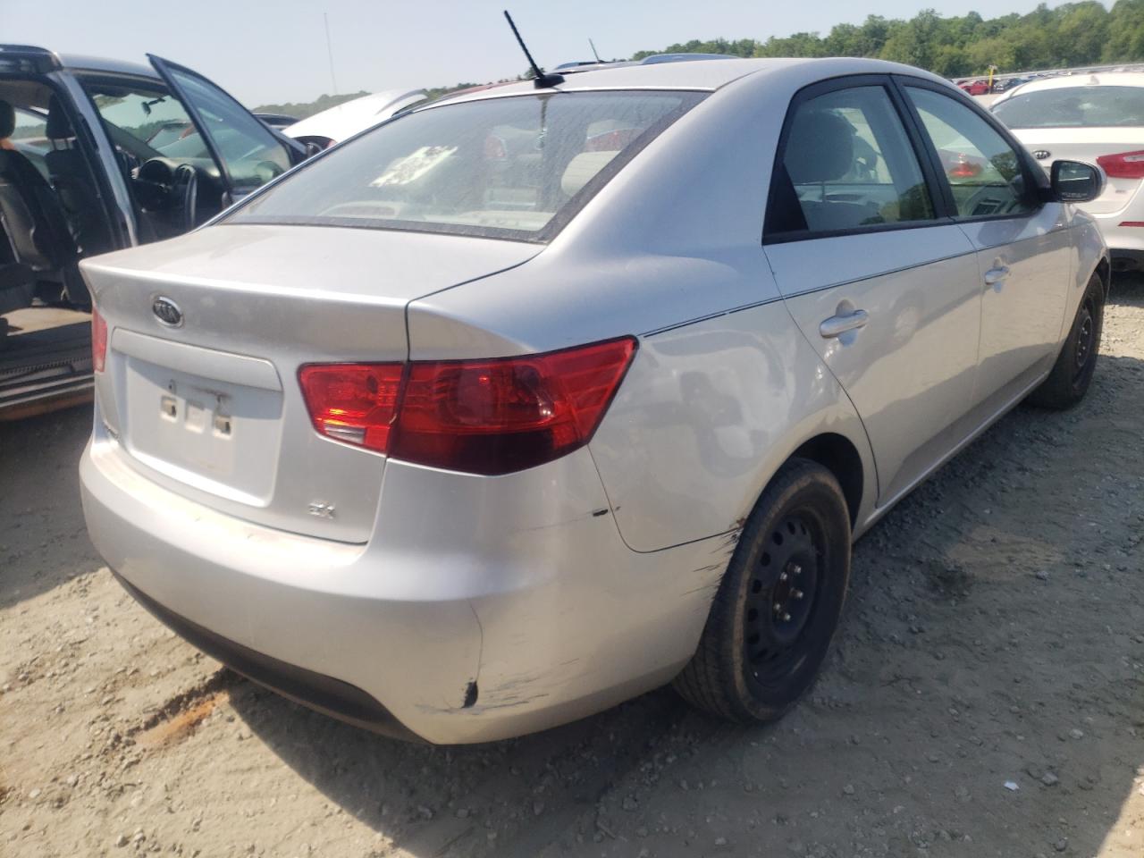 Photo 4 from auction – 2013 KIA FORTE EX with VIN KNAFU4A25D5663768
