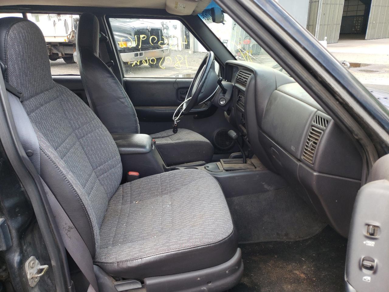 Photo 5 from auction – 2001 JEEP CHEROKEE S with VIN 1J4FF48S61L618925
