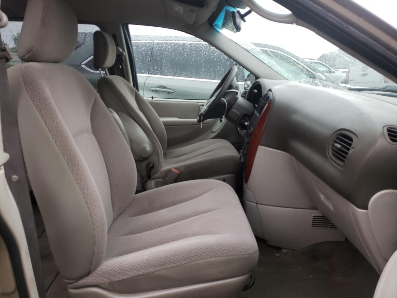 Photo 5 from auction – 2007 CHRYSLER TOWN & COU with VIN 2A4GP44RX7R268686