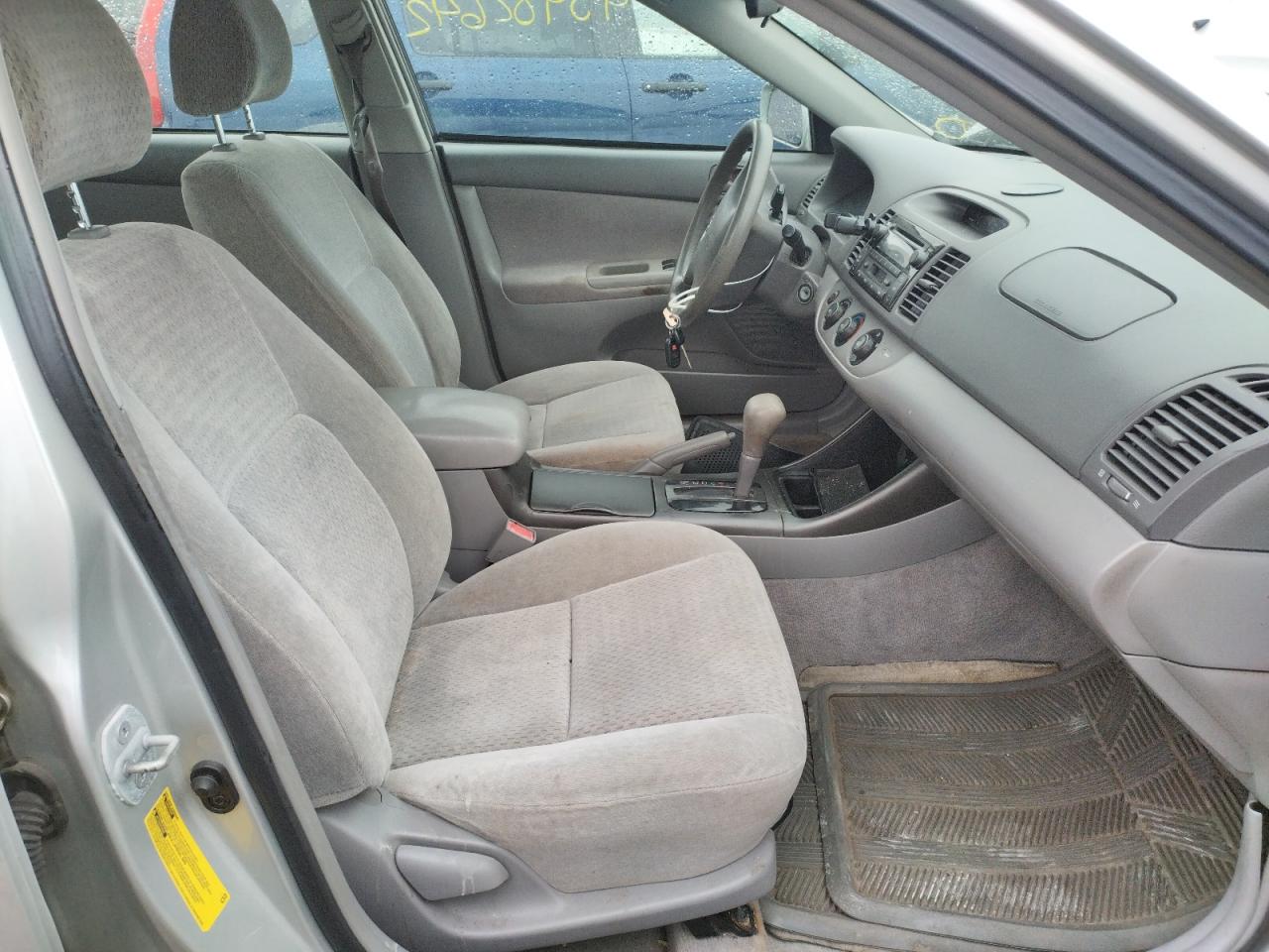 Photo 5 from auction – 2002 TOYOTA CAMRY LE with VIN 4T1BF30K42U018146