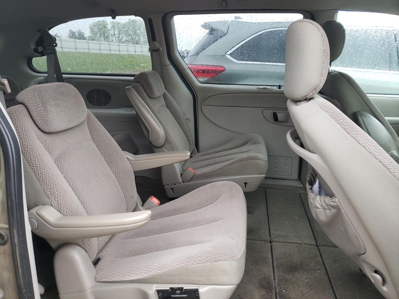 Photo 6 from auction – 2007 CHRYSLER TOWN & COU with VIN 2A4GP44RX7R268686