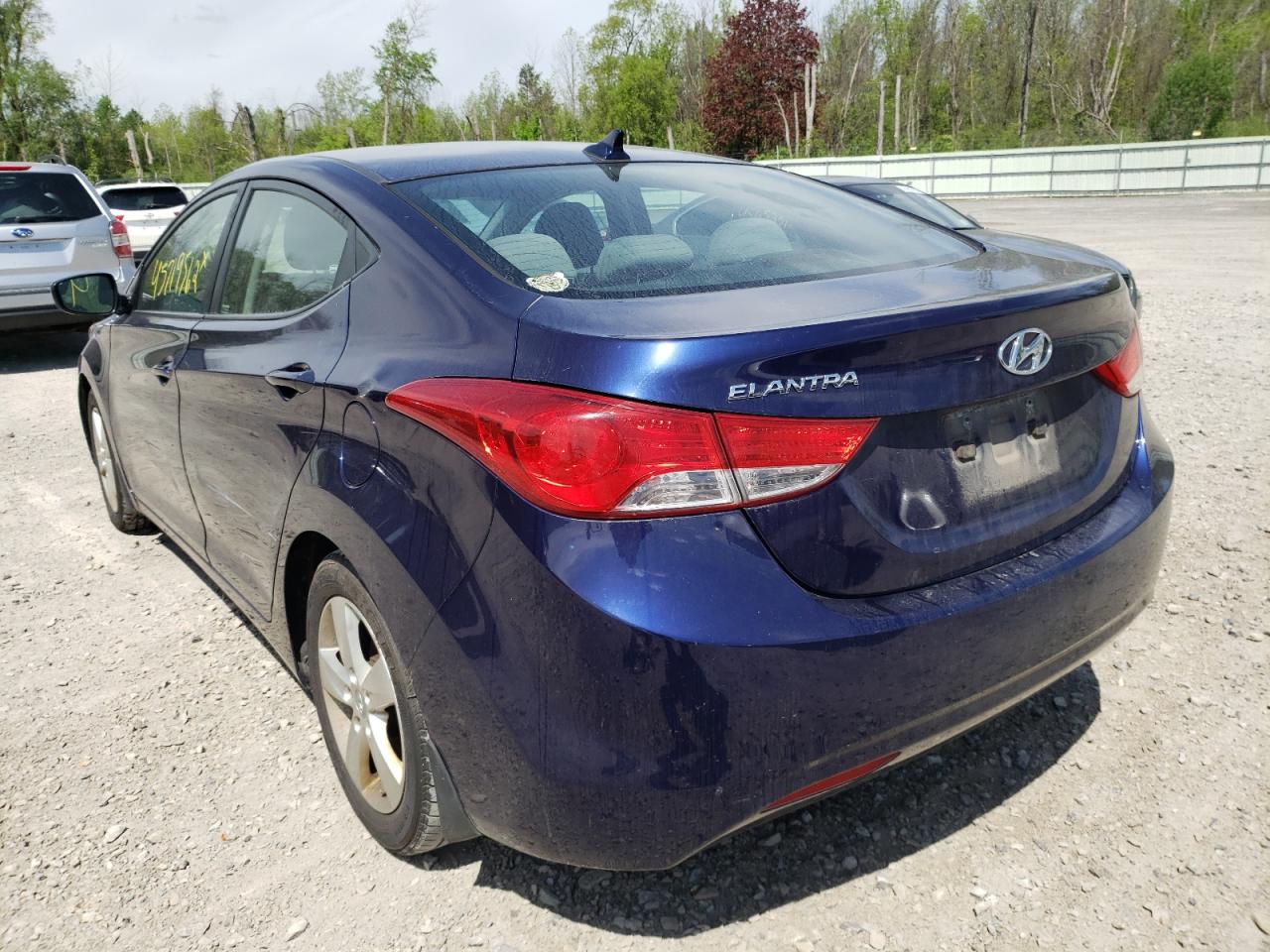 Photo 3 from auction – 2012 HYUNDAI ELANTRA GL with VIN 5NPDH4AE2CH110910