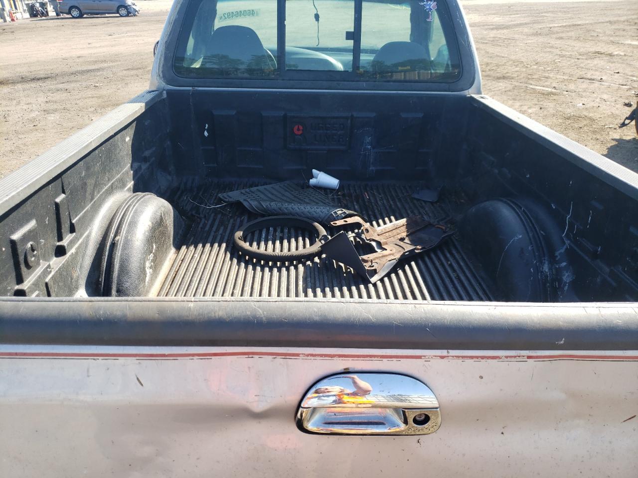 Zdjęcie 6 z aukcji – 2001 FORD F150 z VIN 1FTRF17W11NA52831