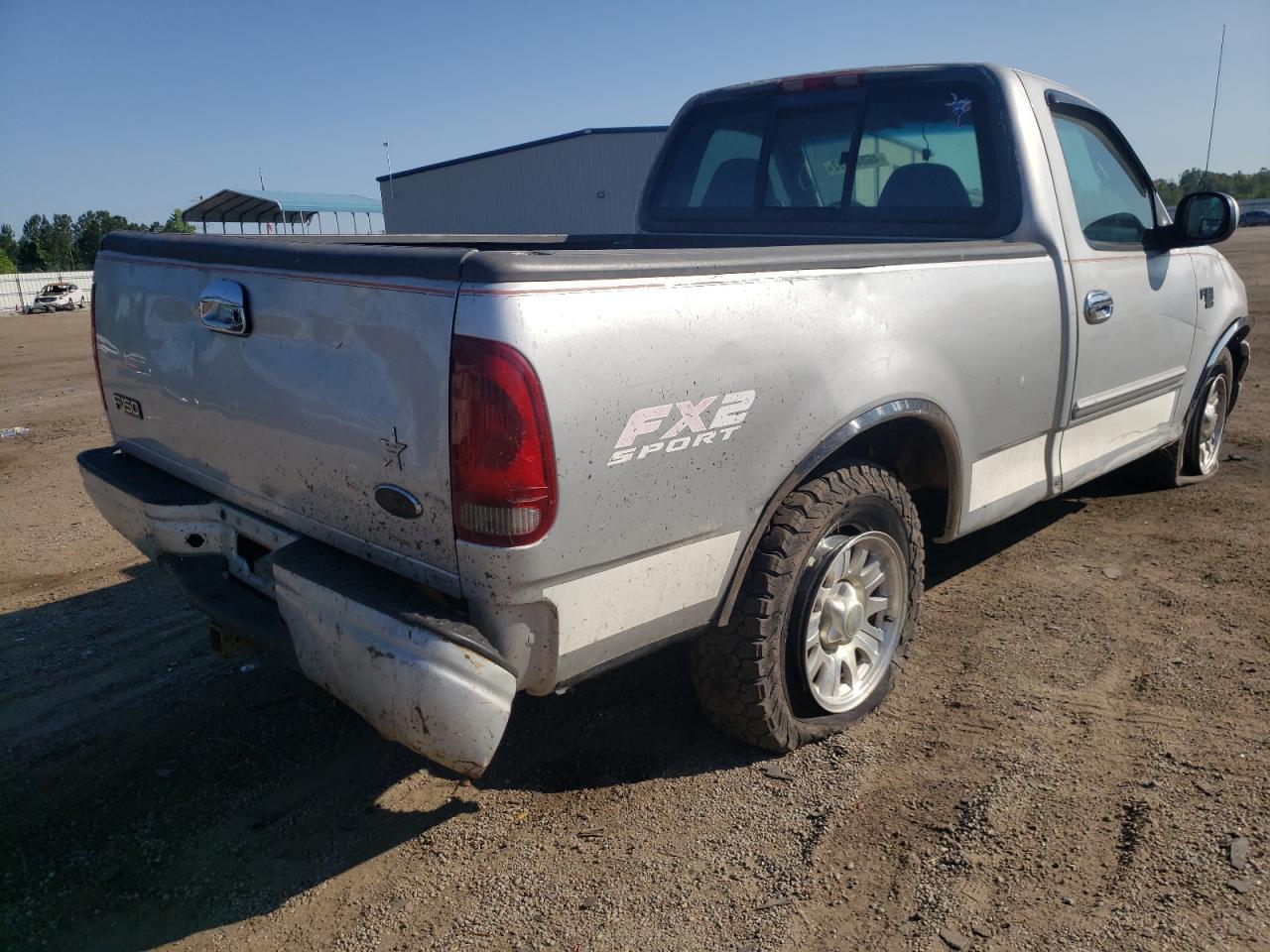 Photo 4 from auction – 2001 FORD F150 with VIN 1FTRF17W11NA52831