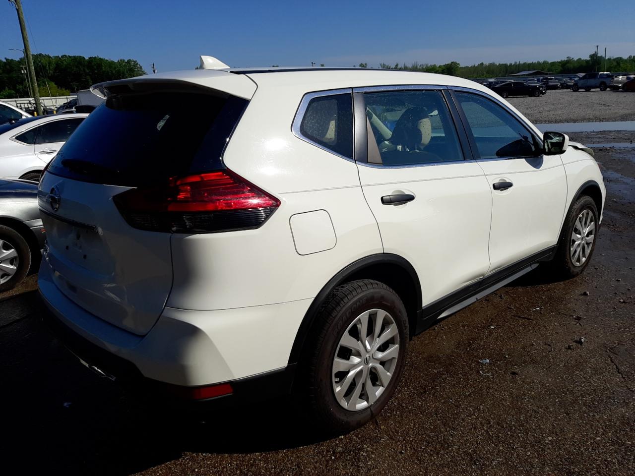 Photo 16 from auction – 2017 NISSAN ROGUE S with VIN KNMAT2MT2HP572184