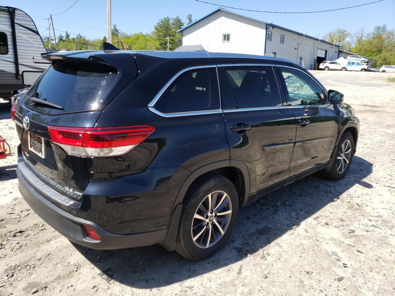 Photo 4 from auction – 2017 TOYOTA HIGHLANDER with VIN 5TDJZRFH4HS408893