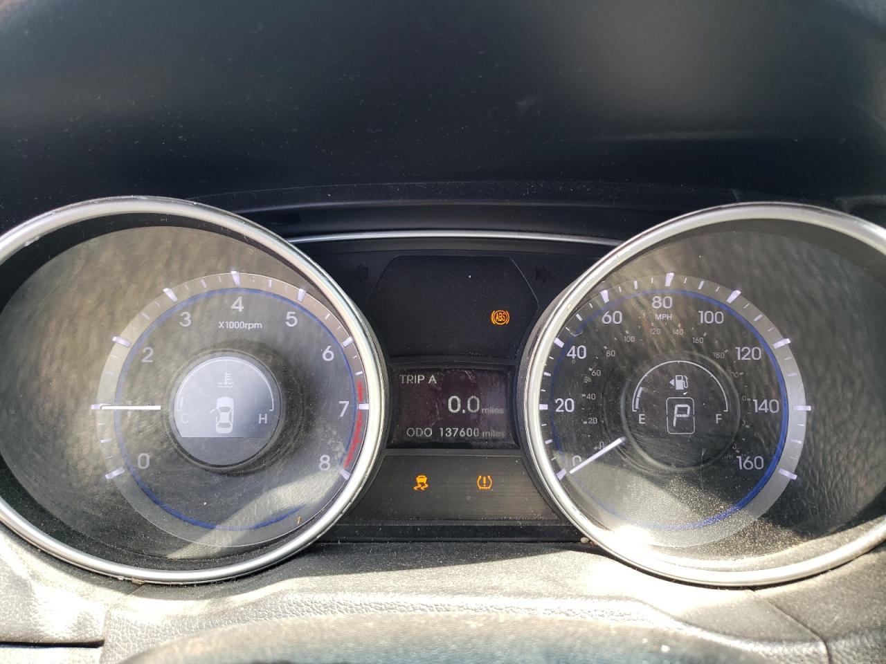 Photo 8 from auction – 2011 HYUNDAI SONATA SE with VIN 5NPEC4AC3BH125562