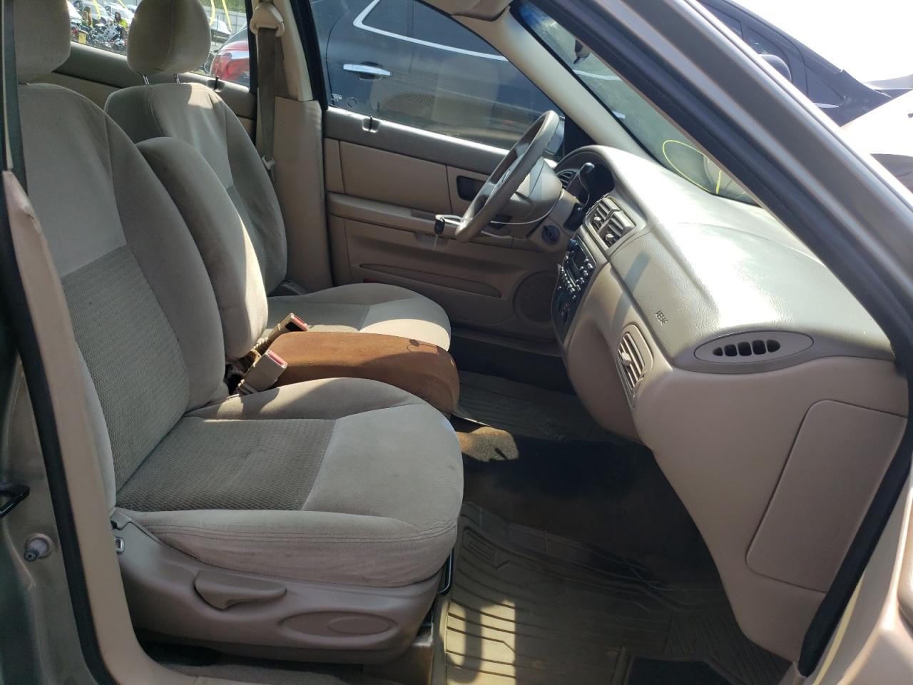 Photo 5 from auction – 2004 FORD TAURUS SE with VIN 1FAFP53U74A139324