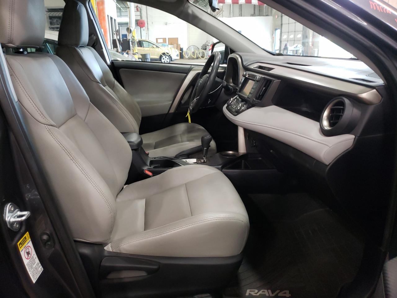 Photo 5 from auction – 2015 TOYOTA RAV4 XLE with VIN 2T3RFREV5FW232788