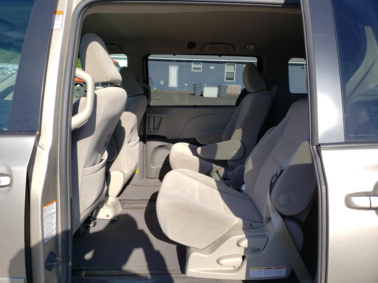 Photo 6 from auction – 2015 TOYOTA SIENNA LE with VIN 5TDKK3DC3FS547858
