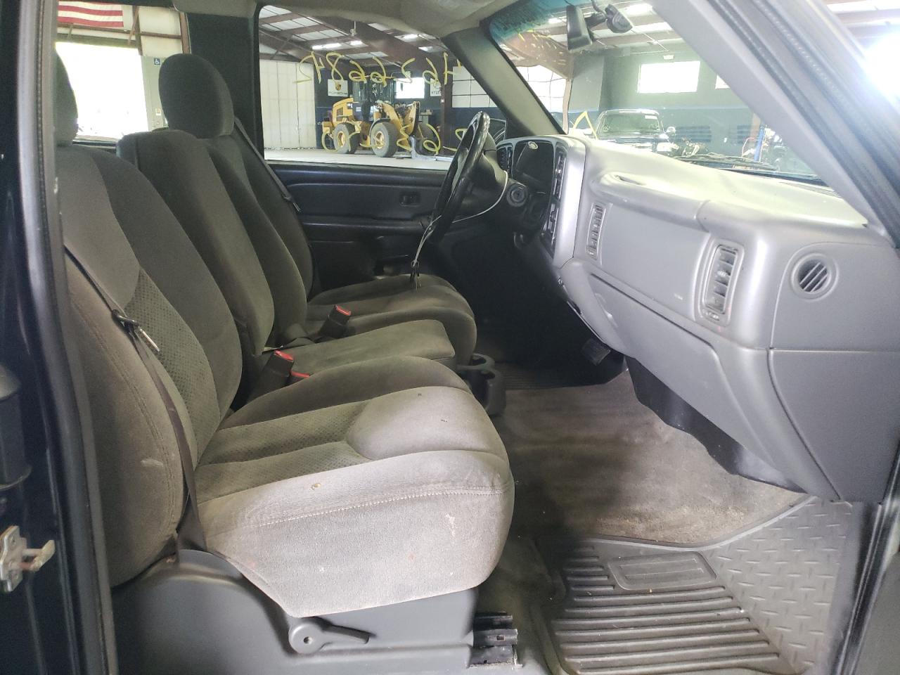 Photo 5 from auction – 2005 CHEVROLET SILVERADO with VIN 1GCEK19Z75Z200674