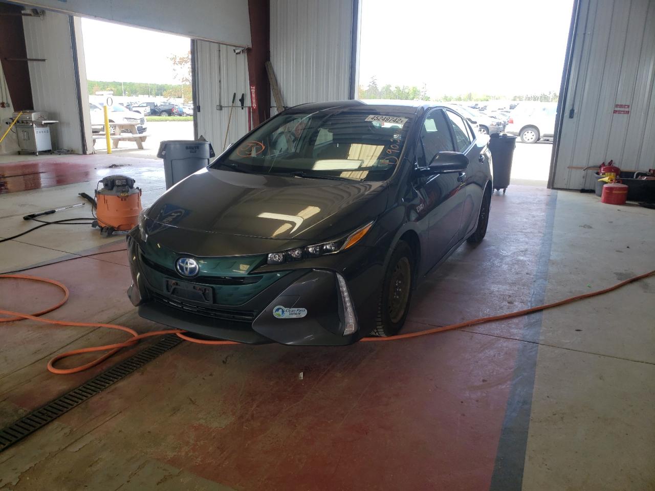 Photo 2 from auction – 2017 TOYOTA PRIUS PRIM with VIN JTDKARFP5H3038221