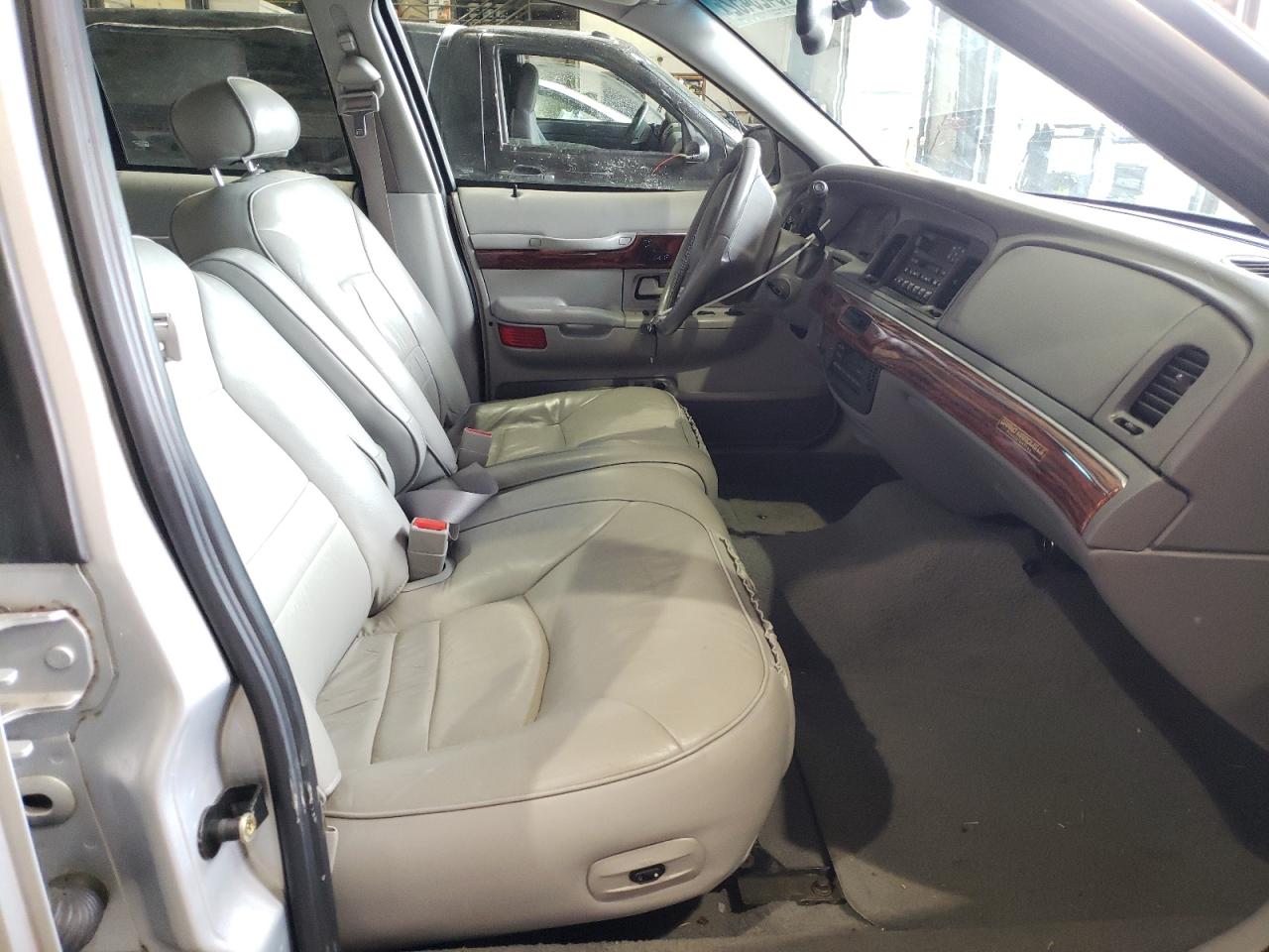 Photo 18 from auction – 2002 MERCURY GRAND MARQ with VIN 2MEFM75W62X618253
