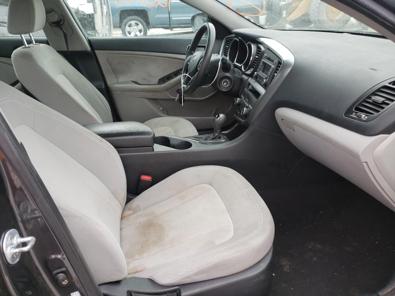 Photo 5 from auction – 2011 KIA OPTIMA LX with VIN KNAGM4A77B5166945