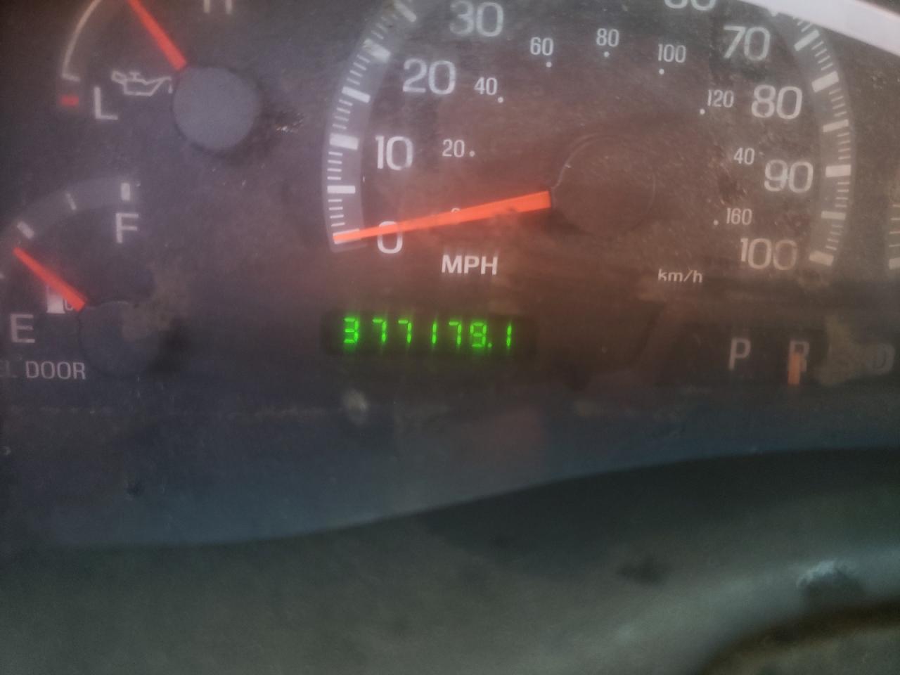 Photo 8 from auction – 2001 FORD F150 with VIN 1FTRX17W61NB58785