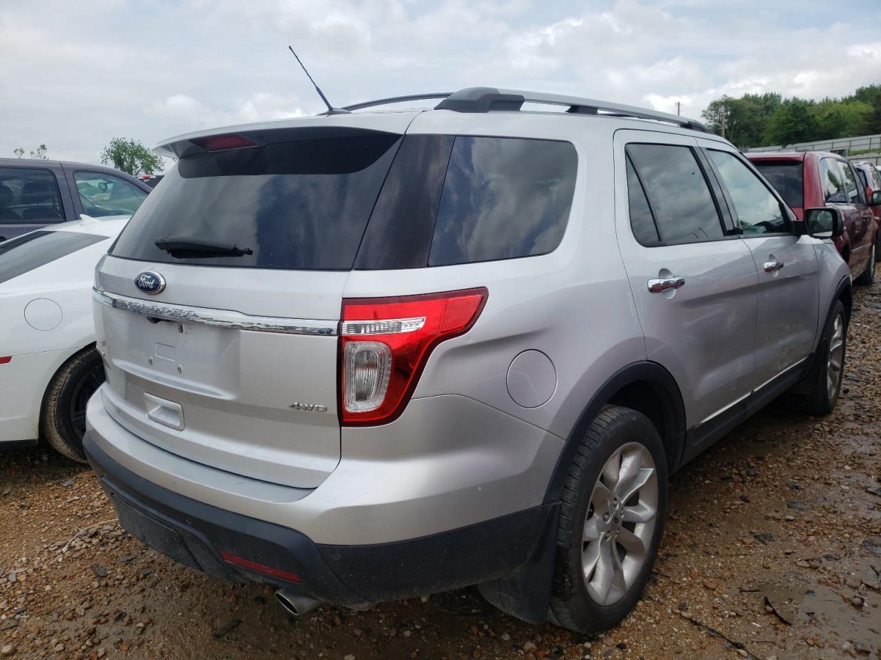 Photo 4 from auction – 2011 FORD EXPLORER L with VIN 1FMHK8F87BGA01659