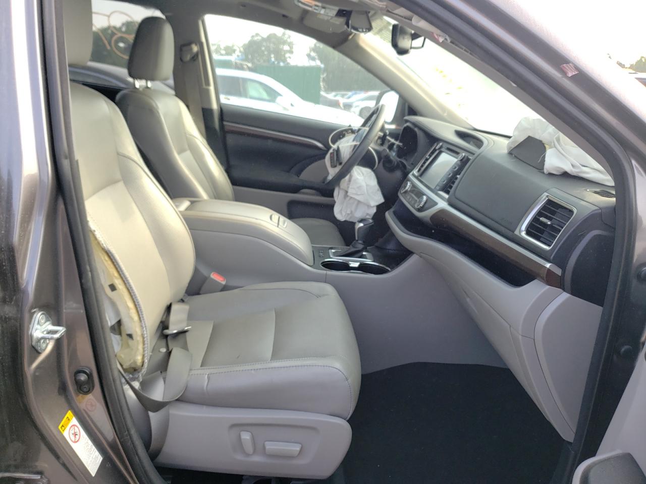 Photo 5 from auction – 2015 TOYOTA HIGHLANDER with VIN 5TDYKRFH7FS119393