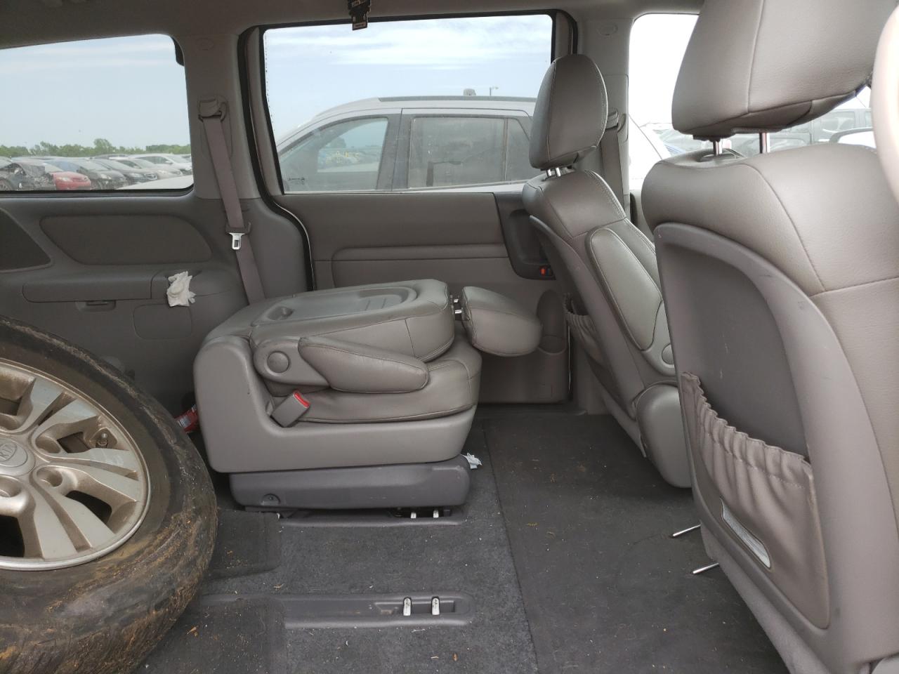 Photo 6 from auction – 2012 KIA SEDONA LX with VIN KNDMG4C7XC6436773